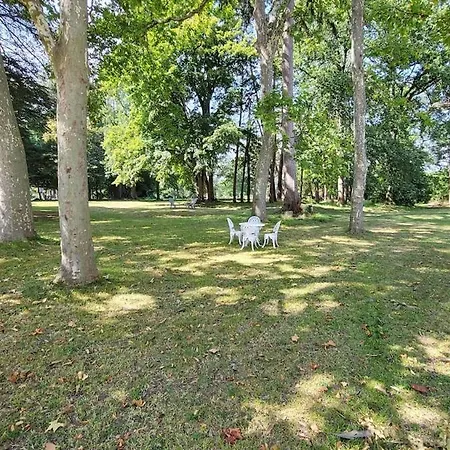 Chateau Les Bardons Villa La Pacaudiere